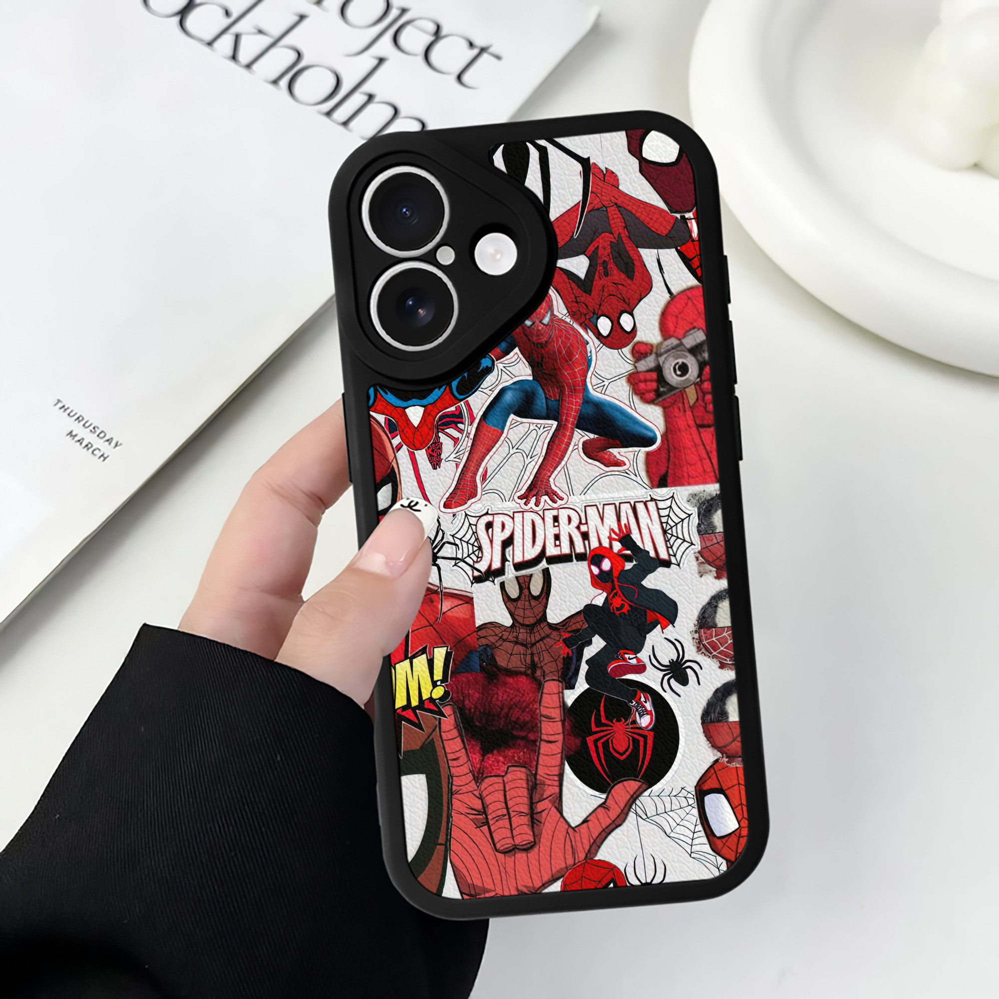 （画像用） Spider Man スパイダーマン 【iPhone 16シリーズ対応】シリコンスマホケース（レザー調） 材質：シリコン
